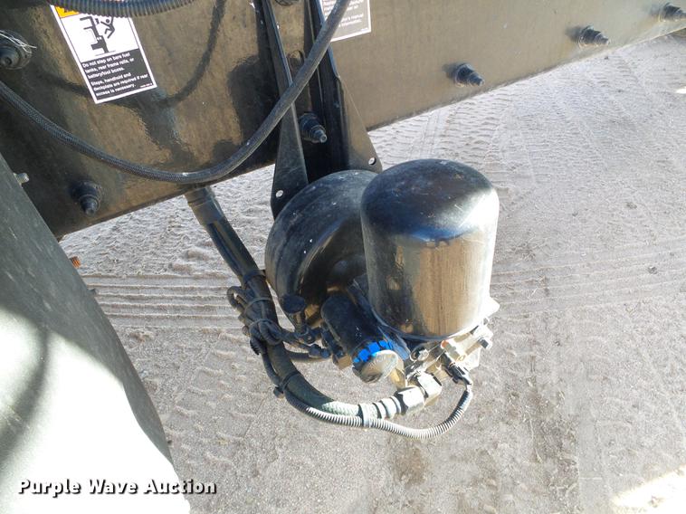 image for item DF2840 2016 Peterbilt 337 feed mixer truck