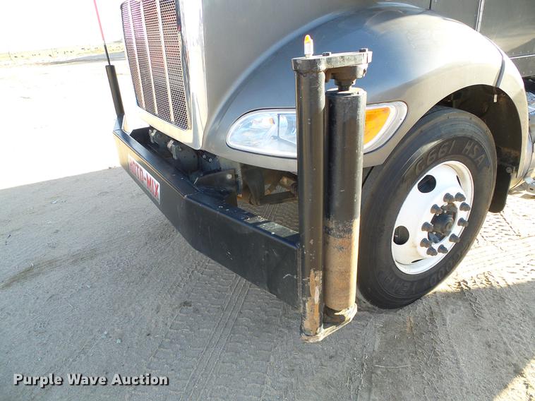 image for item DF2840 2016 Peterbilt 337 feed mixer truck