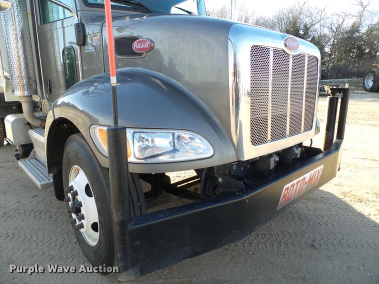 image for item DF2840 2016 Peterbilt 337 feed mixer truck