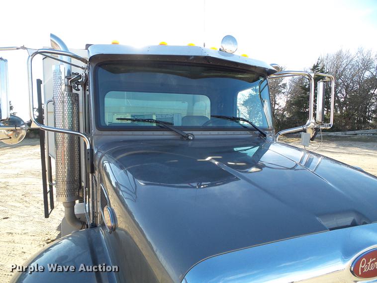 image for item DF2840 2016 Peterbilt 337 feed mixer truck