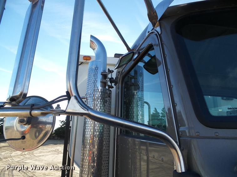 image for item DF2840 2016 Peterbilt 337 feed mixer truck