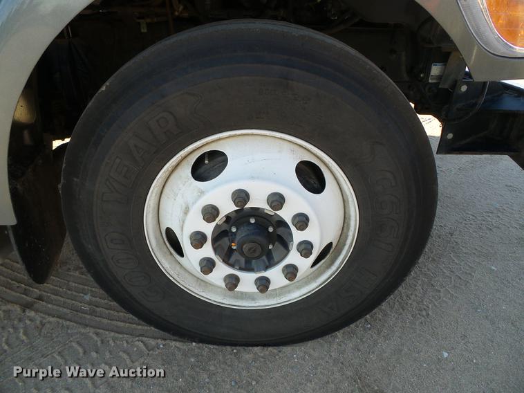 image for item DF2840 2016 Peterbilt 337 feed mixer truck