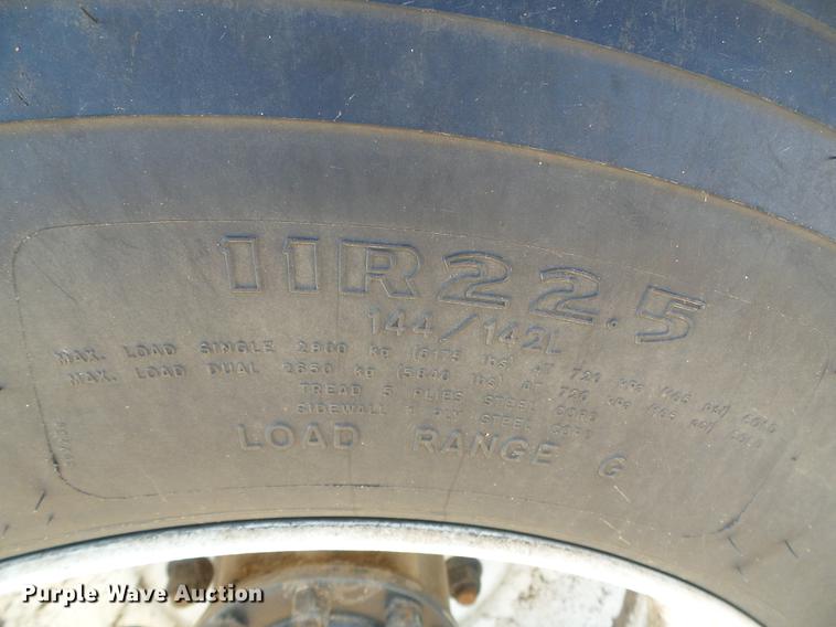 image for item DF2840 2016 Peterbilt 337 feed mixer truck