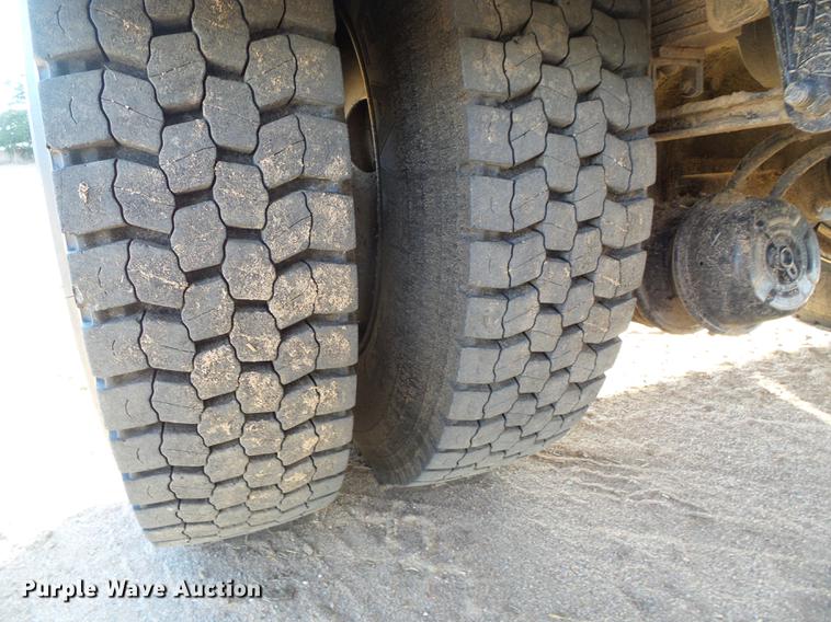 image for item DF2840 2016 Peterbilt 337 feed mixer truck