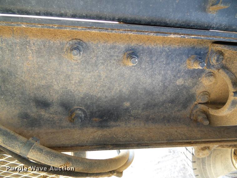 image for item DF2840 2016 Peterbilt 337 feed mixer truck