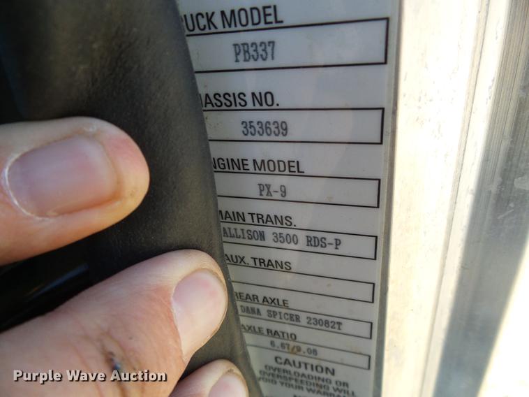 image for item DF2840 2016 Peterbilt 337 feed mixer truck