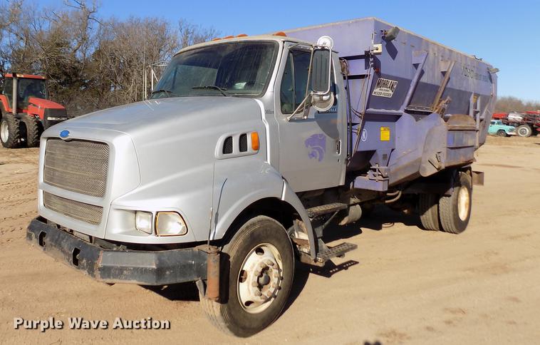image for item DF2841 1997 Ford L8000 Louisville feed mixer truck