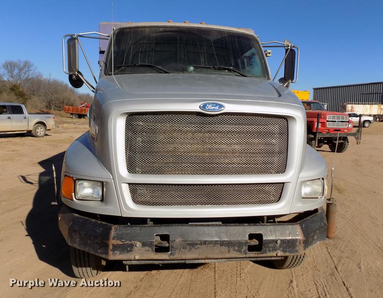 image for item DF2841 1997 Ford L8000 Louisville feed mixer truck