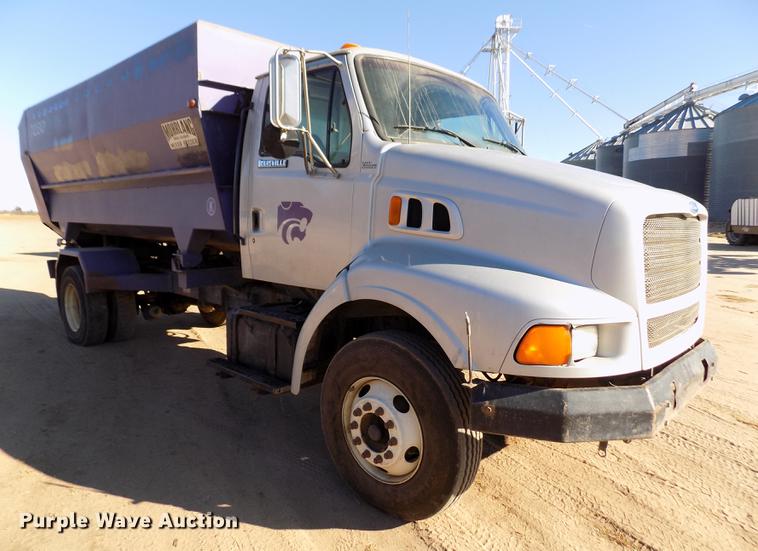 image for item DF2841 1997 Ford L8000 Louisville feed mixer truck