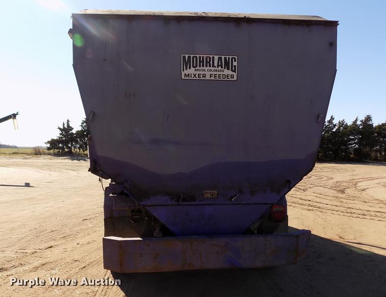 image for item DF2841 1997 Ford L8000 Louisville feed mixer truck