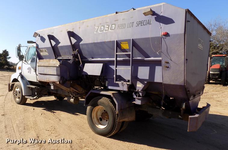 image for item DF2841 1997 Ford L8000 Louisville feed mixer truck