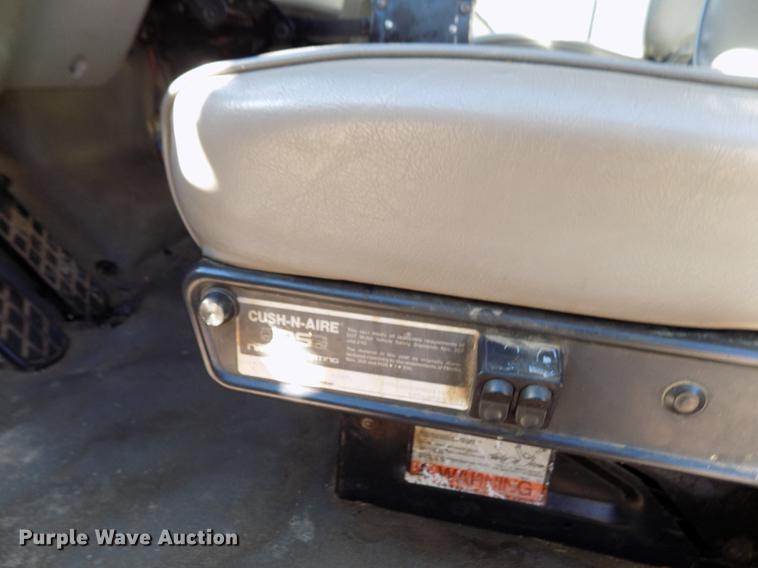 image for item DF2841 1997 Ford L8000 Louisville feed mixer truck