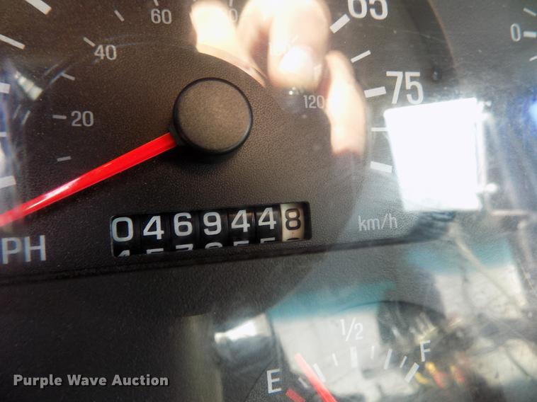 image for item DF2841 1997 Ford L8000 Louisville feed mixer truck