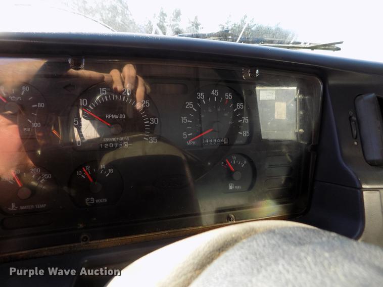 image for item DF2841 1997 Ford L8000 Louisville feed mixer truck