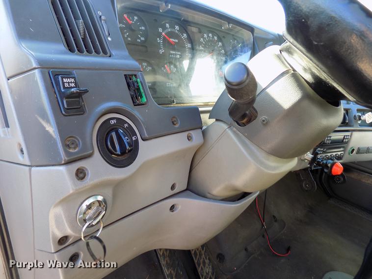 image for item DF2841 1997 Ford L8000 Louisville feed mixer truck