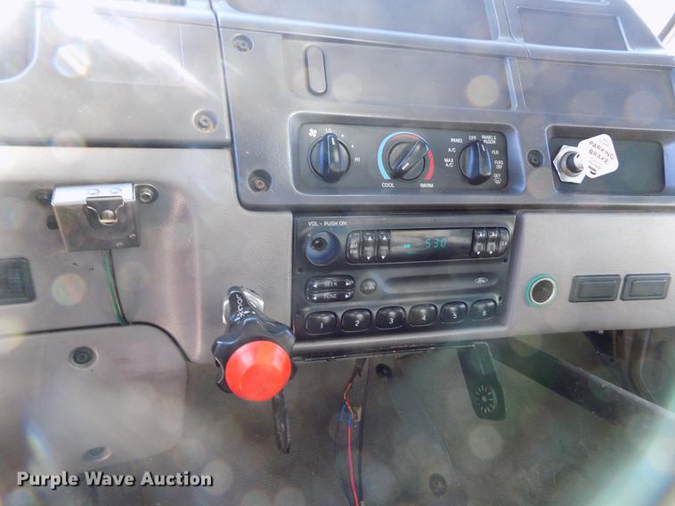 image for item DF2841 1997 Ford L8000 Louisville feed mixer truck