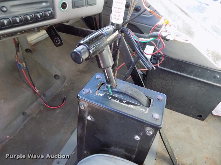 image for item DF2841 1997 Ford L8000 Louisville feed mixer truck