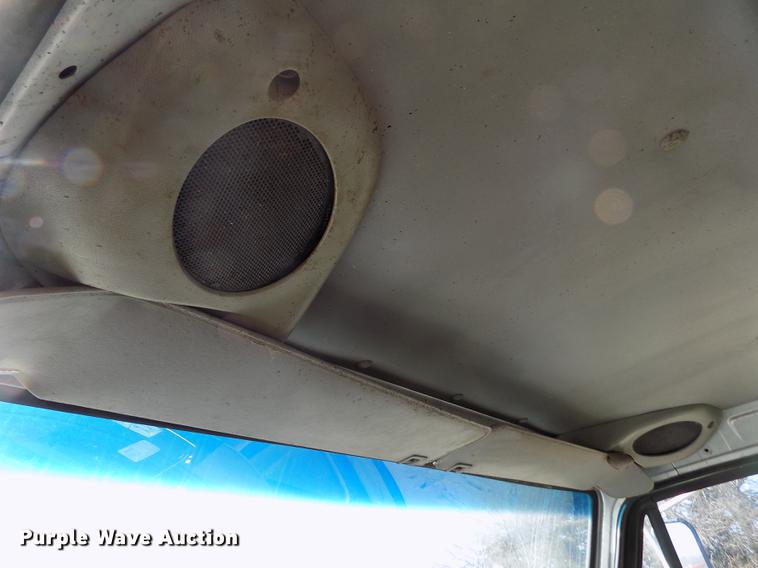 image for item DF2841 1997 Ford L8000 Louisville feed mixer truck