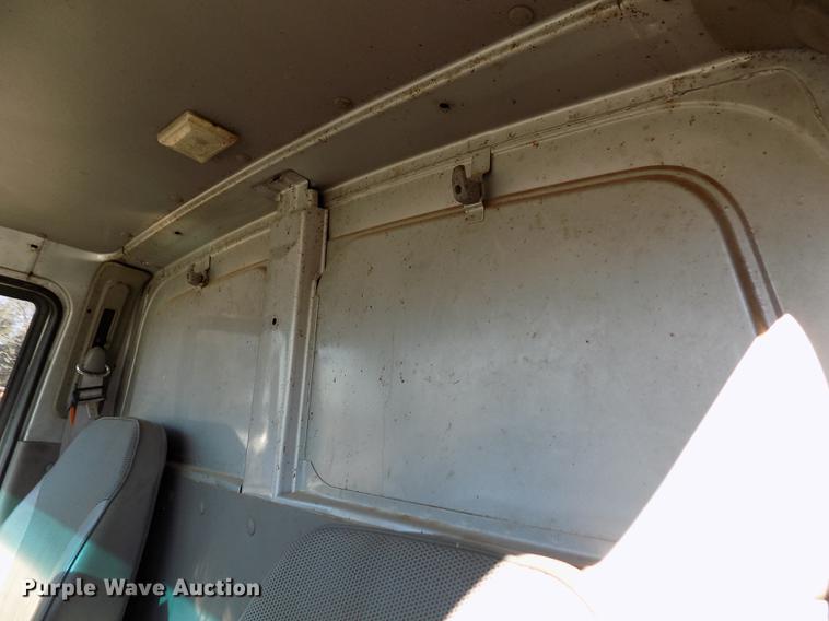 image for item DF2841 1997 Ford L8000 Louisville feed mixer truck