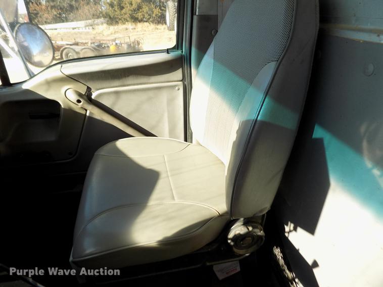 image for item DF2841 1997 Ford L8000 Louisville feed mixer truck