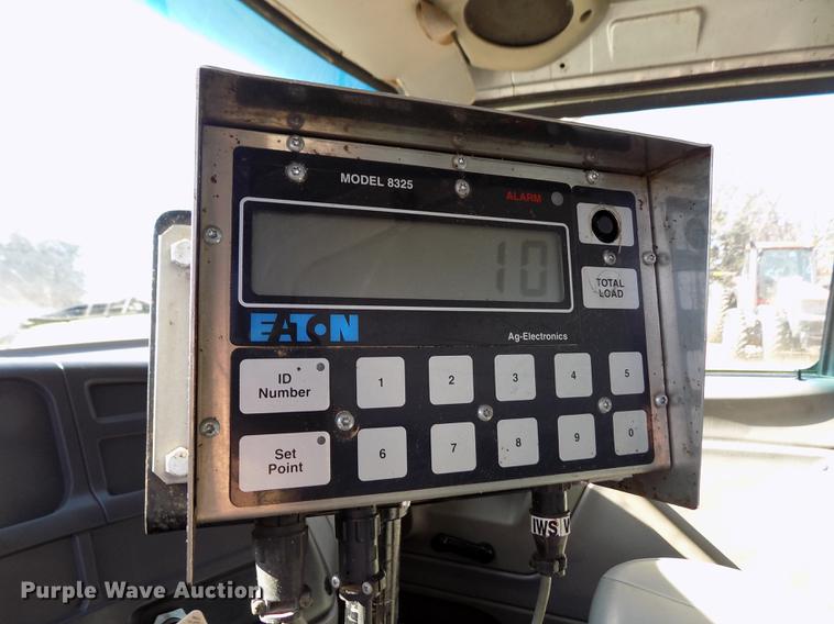 image for item DF2841 1997 Ford L8000 Louisville feed mixer truck