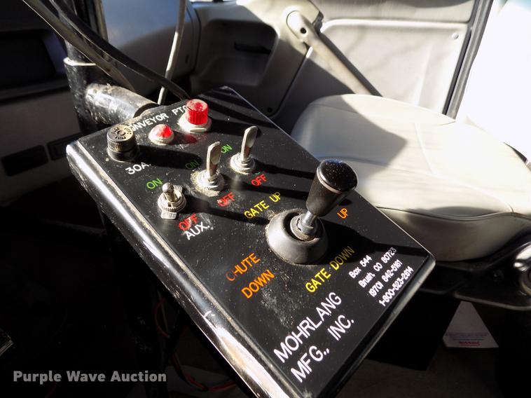 image for item DF2841 1997 Ford L8000 Louisville feed mixer truck