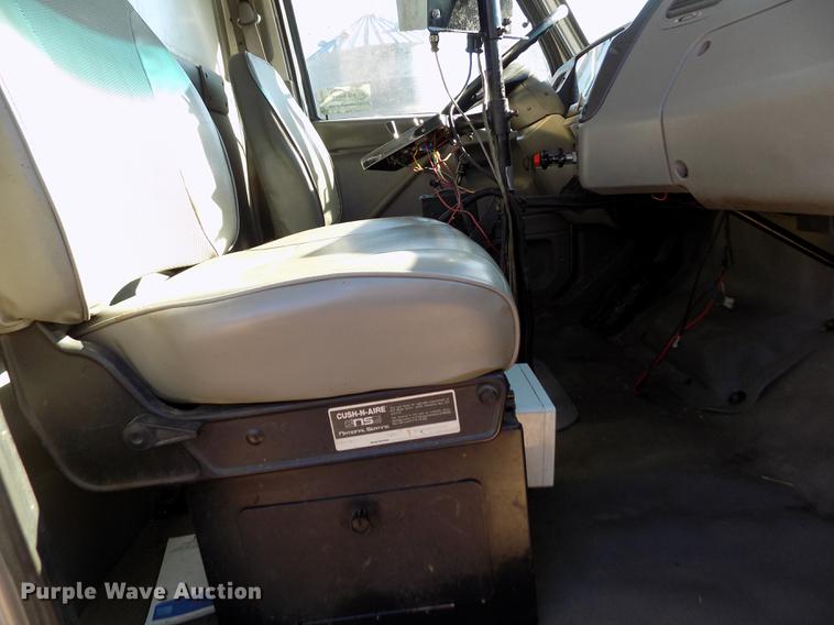 image for item DF2841 1997 Ford L8000 Louisville feed mixer truck