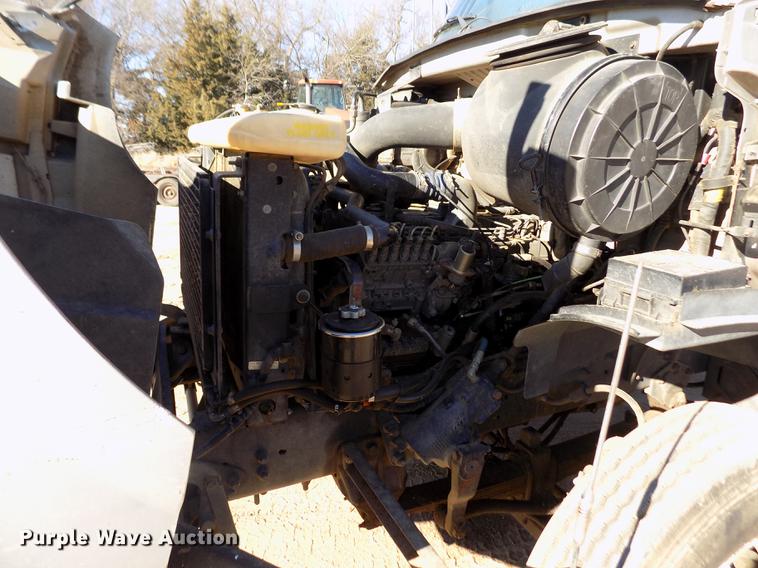 image for item DF2841 1997 Ford L8000 Louisville feed mixer truck