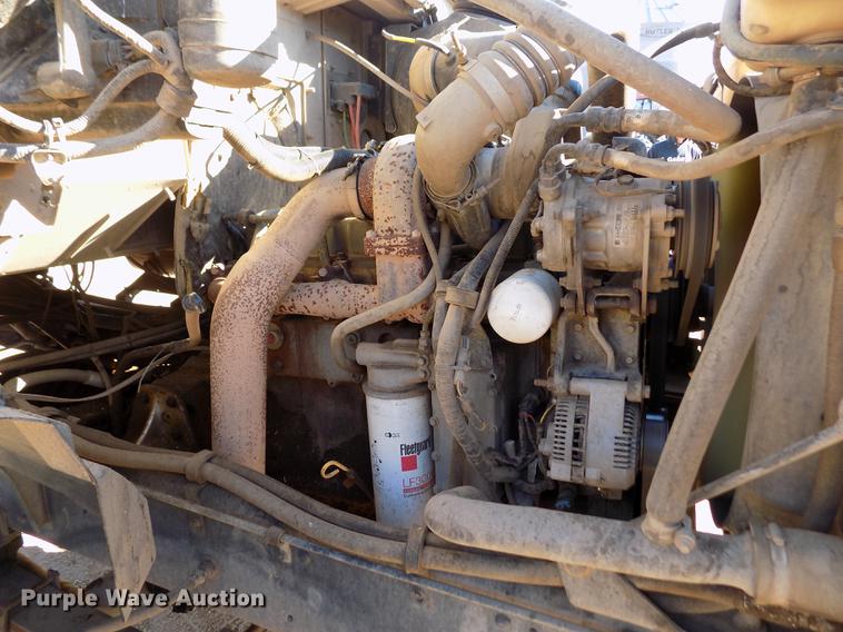 image for item DF2841 1997 Ford L8000 Louisville feed mixer truck