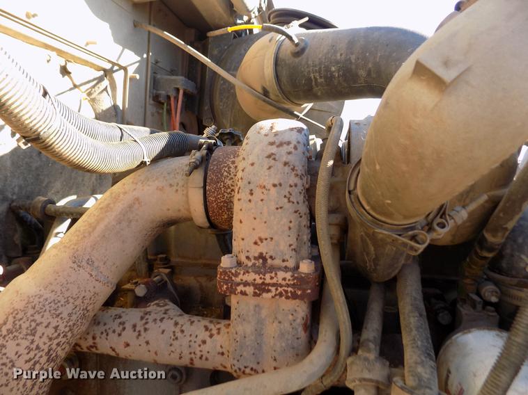 image for item DF2841 1997 Ford L8000 Louisville feed mixer truck