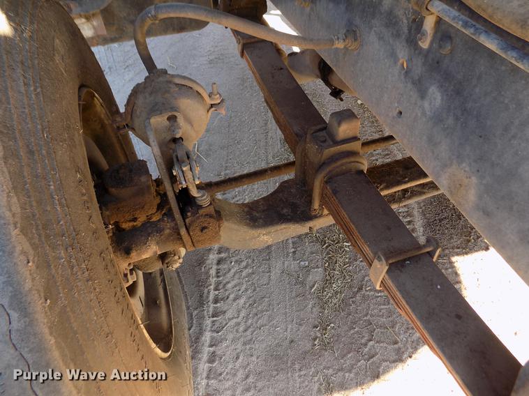 image for item DF2841 1997 Ford L8000 Louisville feed mixer truck