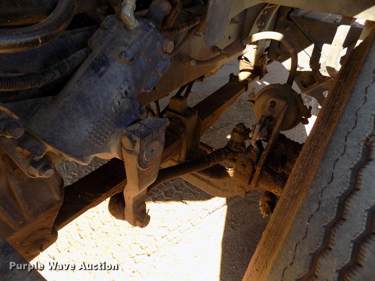 image for item DF2841 1997 Ford L8000 Louisville feed mixer truck