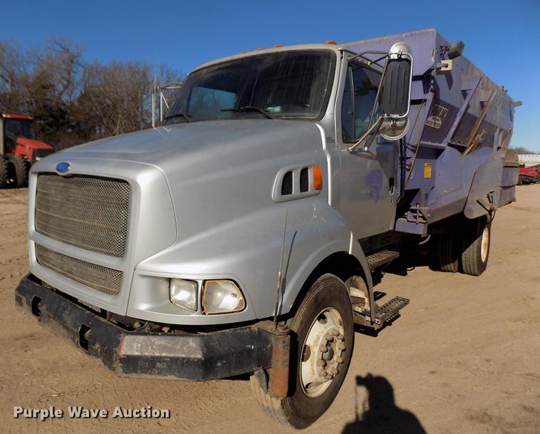 image for item DF2841 1997 Ford L8000 Louisville feed mixer truck
