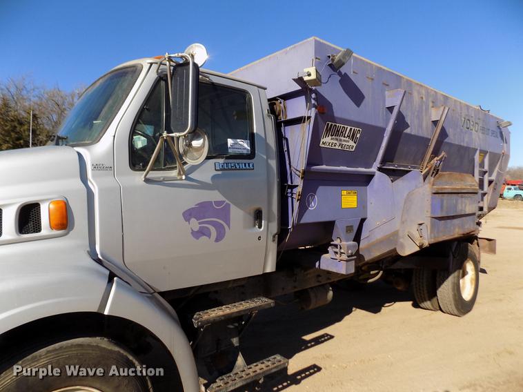 image for item DF2841 1997 Ford L8000 Louisville feed mixer truck