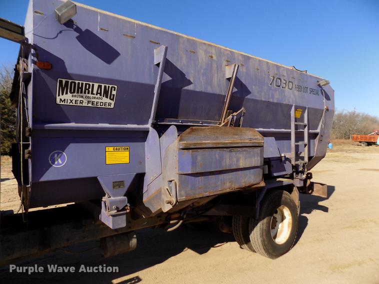 image for item DF2841 1997 Ford L8000 Louisville feed mixer truck