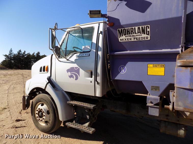 image for item DF2841 1997 Ford L8000 Louisville feed mixer truck