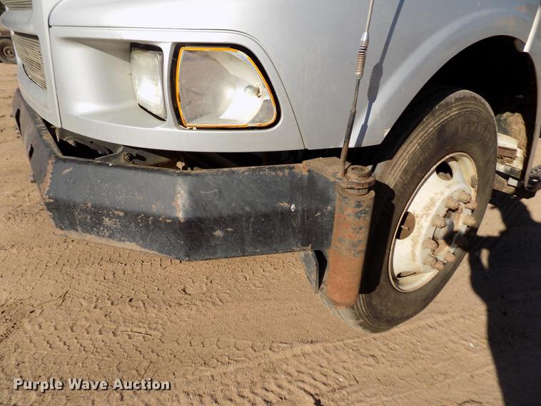 image for item DF2841 1997 Ford L8000 Louisville feed mixer truck