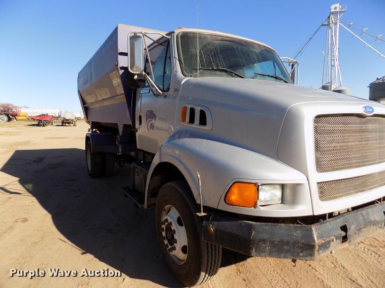 image for item DF2841 1997 Ford L8000 Louisville feed mixer truck