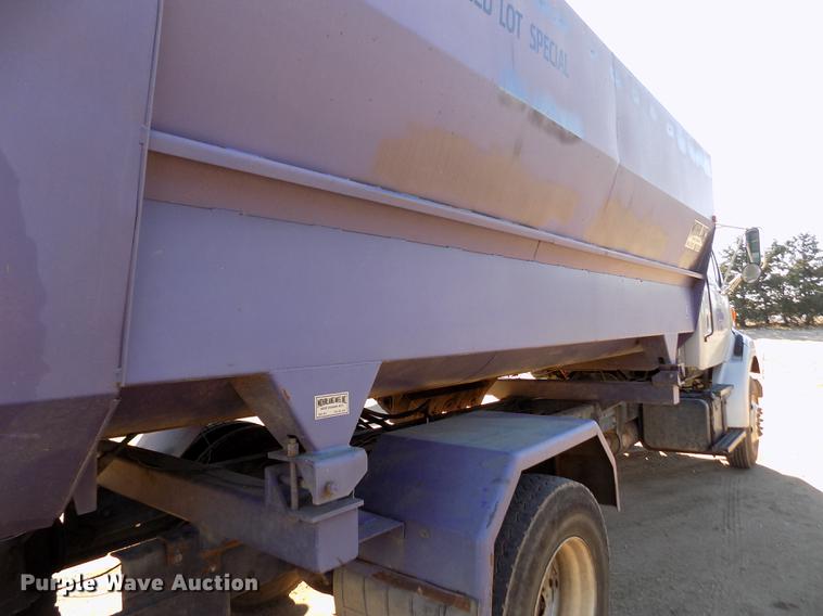 image for item DF2841 1997 Ford L8000 Louisville feed mixer truck