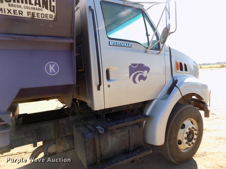 image for item DF2841 1997 Ford L8000 Louisville feed mixer truck