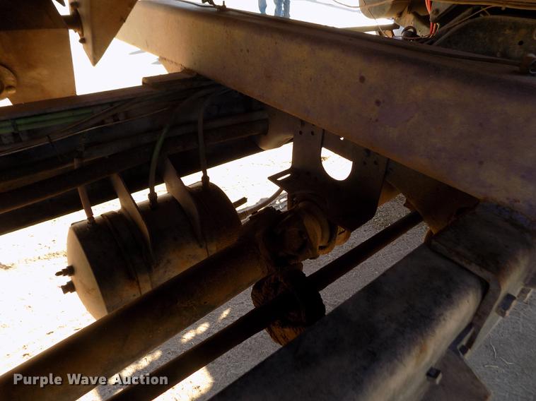 image for item DF2841 1997 Ford L8000 Louisville feed mixer truck