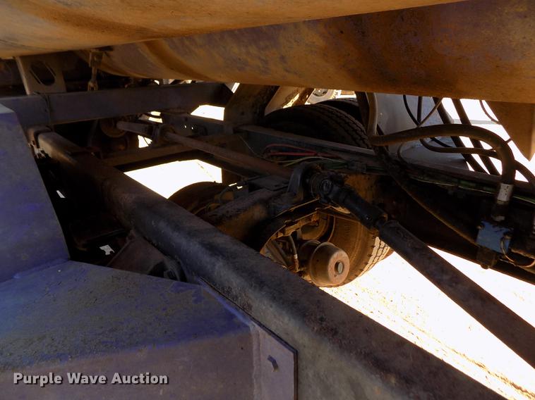 image for item DF2841 1997 Ford L8000 Louisville feed mixer truck