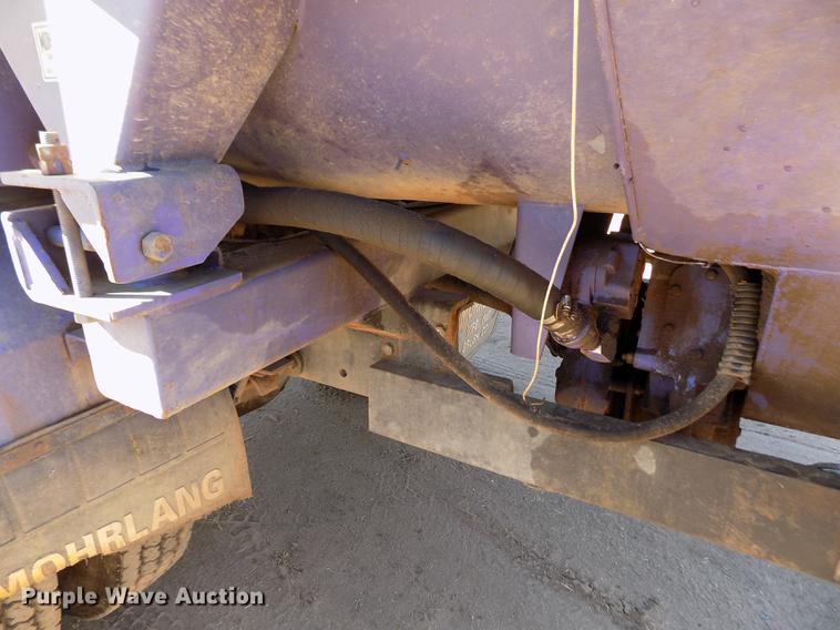 image for item DF2841 1997 Ford L8000 Louisville feed mixer truck