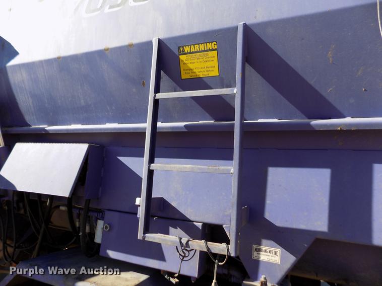 image for item DF2841 1997 Ford L8000 Louisville feed mixer truck