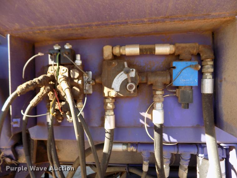 image for item DF2841 1997 Ford L8000 Louisville feed mixer truck