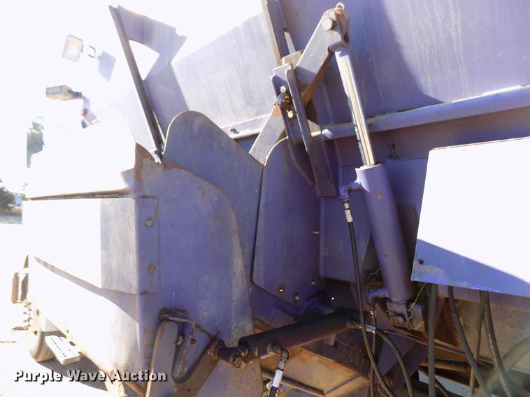 image for item DF2841 1997 Ford L8000 Louisville feed mixer truck