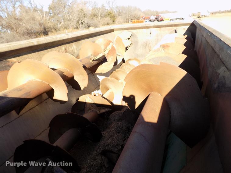 image for item DF2841 1997 Ford L8000 Louisville feed mixer truck