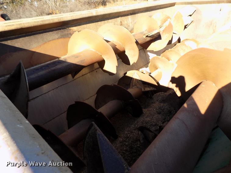 image for item DF2841 1997 Ford L8000 Louisville feed mixer truck