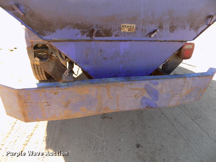 image for item DF2841 1997 Ford L8000 Louisville feed mixer truck