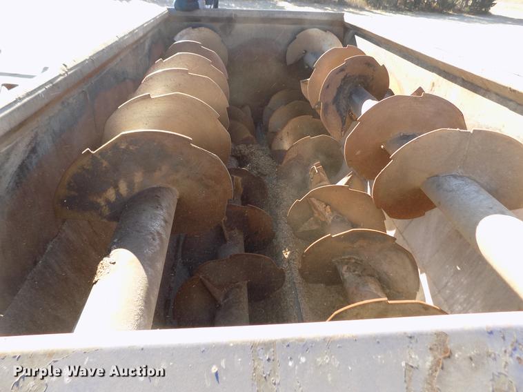 image for item DF2841 1997 Ford L8000 Louisville feed mixer truck